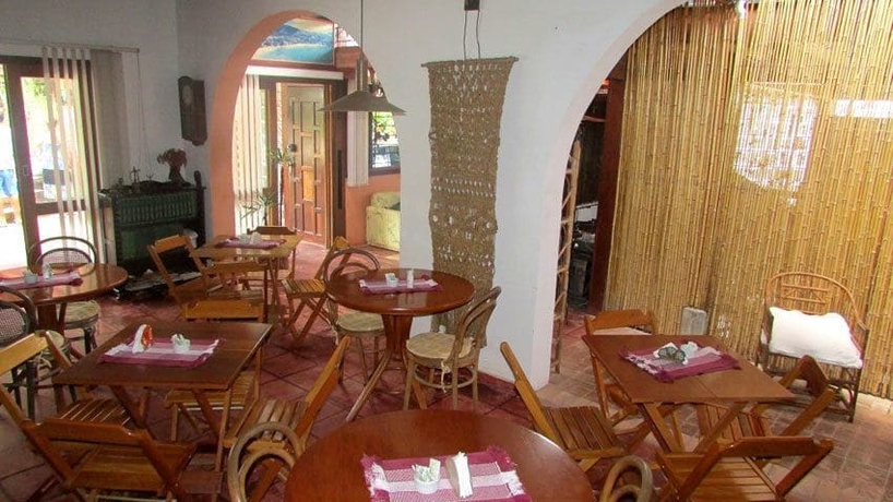 Imagen del bar/restaurante del Hotel Pousada Enseada Dos B&uacute;zios. Foto 6