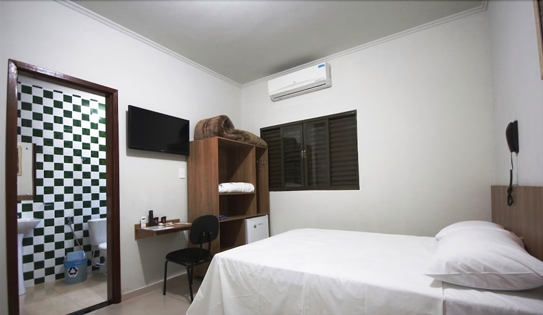 Imagen de la habitación del Hotel Pousada Esmeralda Olimpia. Foto 11