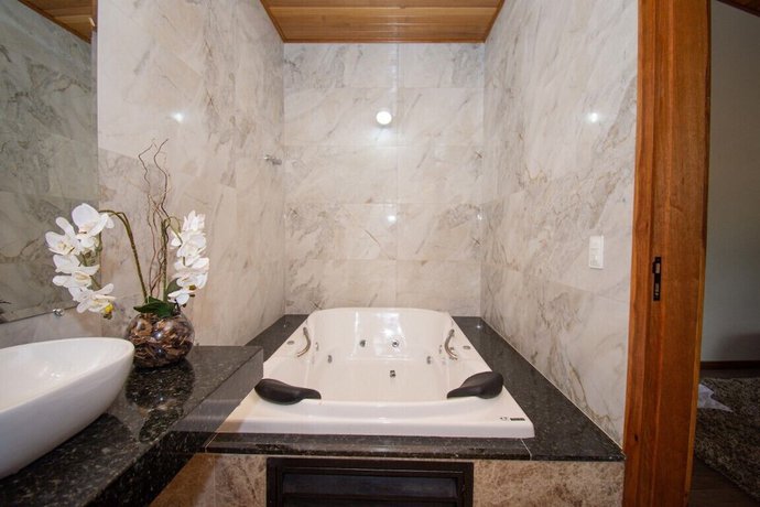Imagen de la habitación del Hotel Pousada Evolu&ccedil;&atilde;o engenho. Foto 13