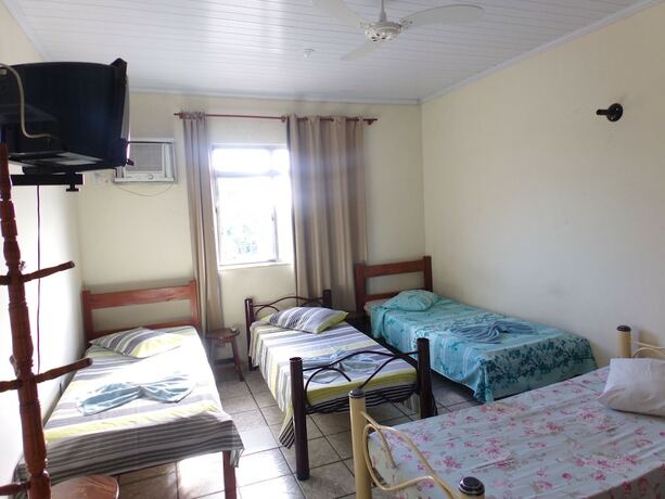 Imagen de la habitación del Hotel Pousada Mineira de Angra dos Reis. Foto 17