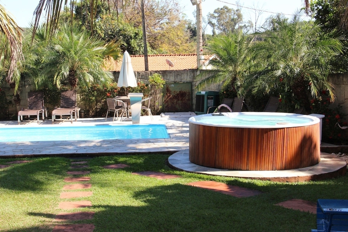 Imagen de la piscina del Hotel Pousada Monte Carlo. Foto 18