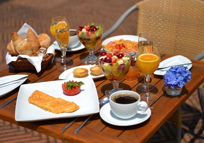 Imagen del bar/restaurante del Hotel Pousada Mosteiro De Amares. Foto 8