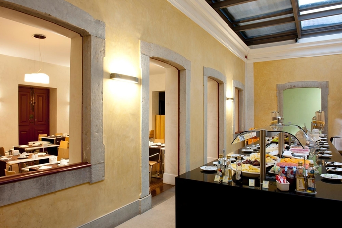 Imagen del bar/restaurante del Hotel Pousada Pal&aacute;cio De Est&oacute;i. Foto 4