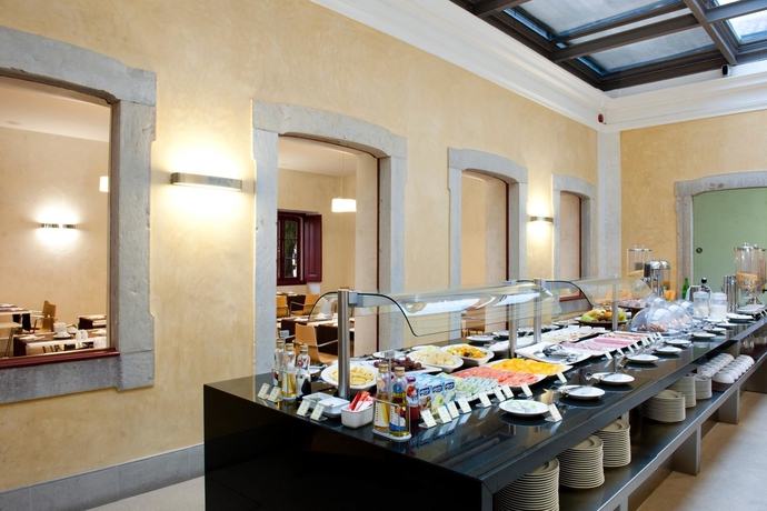 Imagen del bar/restaurante del Hotel Pousada Pal&aacute;cio De Est&oacute;i. Foto 6