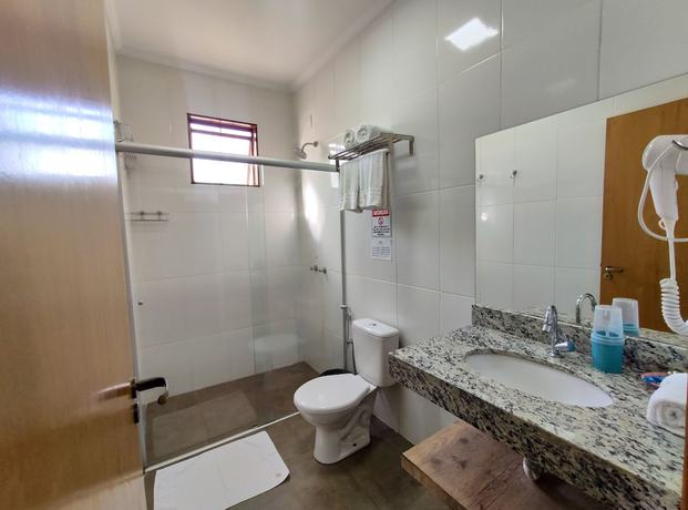 Imagen de la habitación del Hotel Pousada Parque das &Aacute;guas. Foto 11