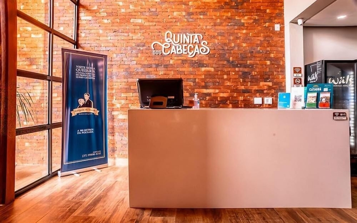 Imagen de los interiores del Hotel Pousada Quinta dos Cabe&ccedil;as. Foto 19