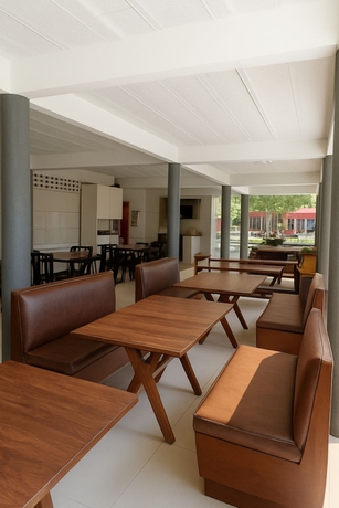 Imagen del bar/restaurante del Hotel Pousada Recanto dos P&aacute;ssaros, Linhares. Foto 5