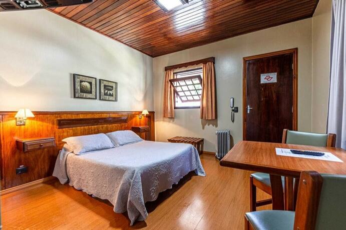 Imagen de la habitación del Hotel Pousada Saint Gallen, Campos do Jordao. Foto 17