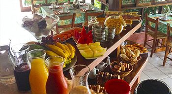 Imagen del bar/restaurante del Hotel Pousada Sarata Ferradura. Foto 4