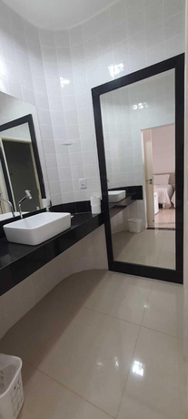 Imagen de la habitación del Hotel Pousada Su&iacute;tes do Lago. Foto 5