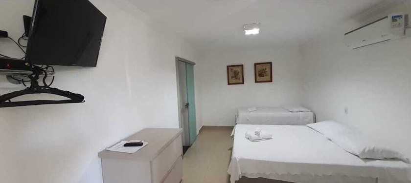 Imagen de la habitación del Hotel Pousada Su&iacute;tes do Lago. Foto 7