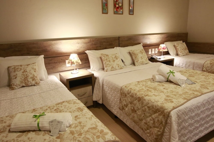 Imagen de la habitación del Hotel Pousada Tr&ecirc;s Pinheiros. Foto 6