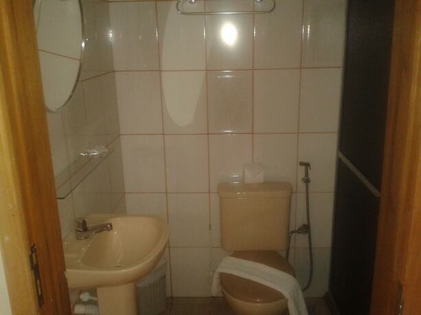 Imagen de la habitación del Hotel Pousada Tropic&aacute;lia. Foto 19