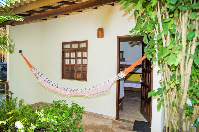 Imagen de la habitación del Hotel Pousada Tropic&aacute;lia. Foto 30