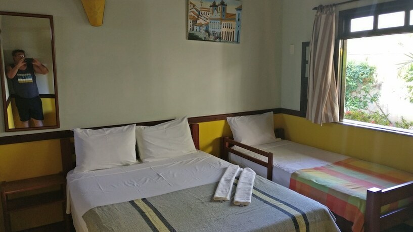 Imagen de la habitación del Hotel Pousada Tropic&aacute;lia. Foto 35