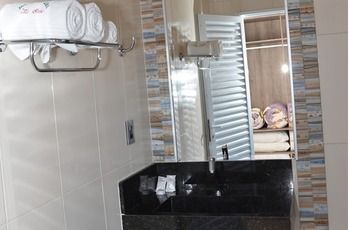 Imagen de la habitación del Hotel Pousada Villa It&aacute;lia, Ol&iacute;mpia. Foto 8
