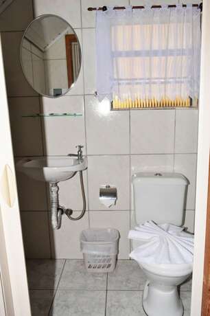 Imagen de la habitación del Hotel Pousada Villa Tr&ecirc;s, Serra Negra. Foto 19