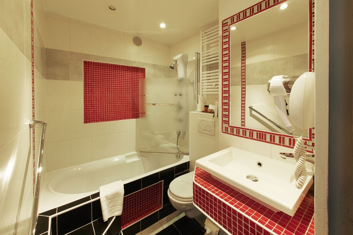 Imagen de la habitación del Hotel Poussin. Foto 10