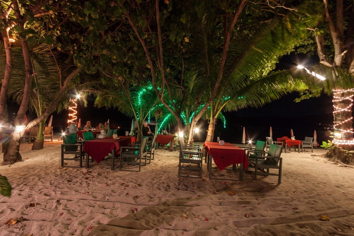 Imagen del bar/restaurante del Hotel Pp Charlie Beach Resort. Foto 2