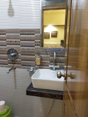Imagen de la habitación del Hotel Prabhat. Foto 17