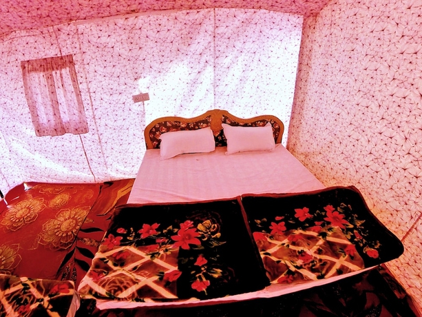 Imagen de la habitación del Hotel Prabhu Premi Sevashray, Karchana. Foto 8