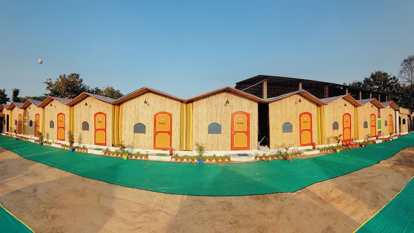 Imagen general del Hotel Prabhu Premi Sevashray, Karchana. Foto 1