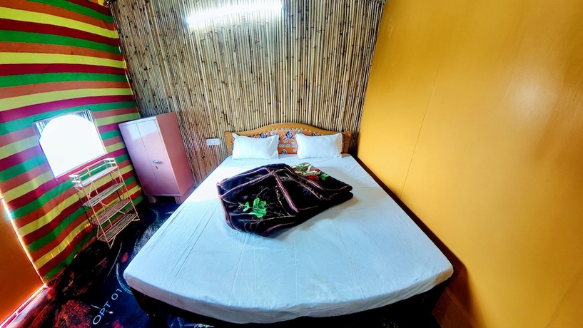 Imagen de la habitación del Hotel Prabhu Premi Sevashray, Karchana. Foto 9