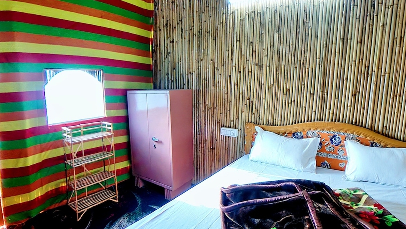 Imagen de la habitación del Hotel Prabhu Premi Sevashray, Karchana. Foto 10