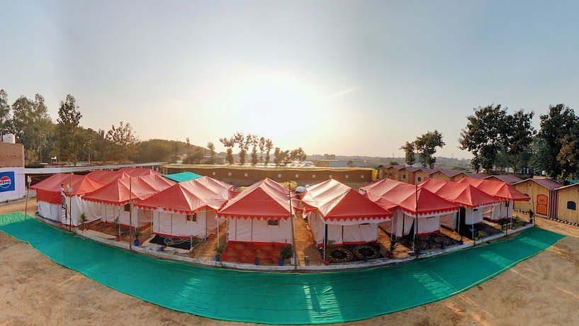 Imagen de la habitación del Hotel Prabhu Premi Sevashray, Karchana. Foto 12