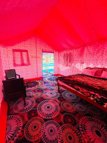 Imagen de la habitación del Hotel Prabhu Premi Sevashray, Karchana. Foto 7