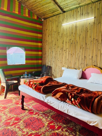 Imagen de la habitación del Hotel Prabhu Premi Sevashray, Karchana. Foto 8