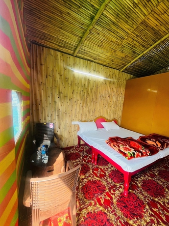 Imagen de la habitación del Hotel Prabhu Premi Sevashray, Karchana. Foto 9