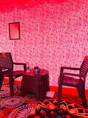 Imagen de la habitación del Hotel Prabhu Premi Sevashray, Karchana. Foto 10