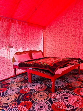 Imagen de la habitación del Hotel Prabhu Premi Sevashray, Karchana. Foto 11