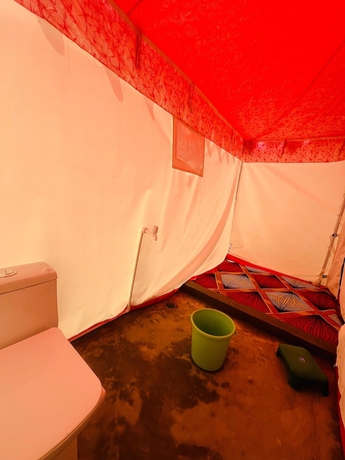 Imagen de la habitación del Hotel Prabhu Premi Sevashray, Karchana. Foto 16