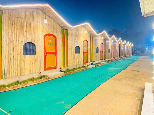 Imagen general del Hotel Prabhu Premi Sevashray, Karchana. Foto 1