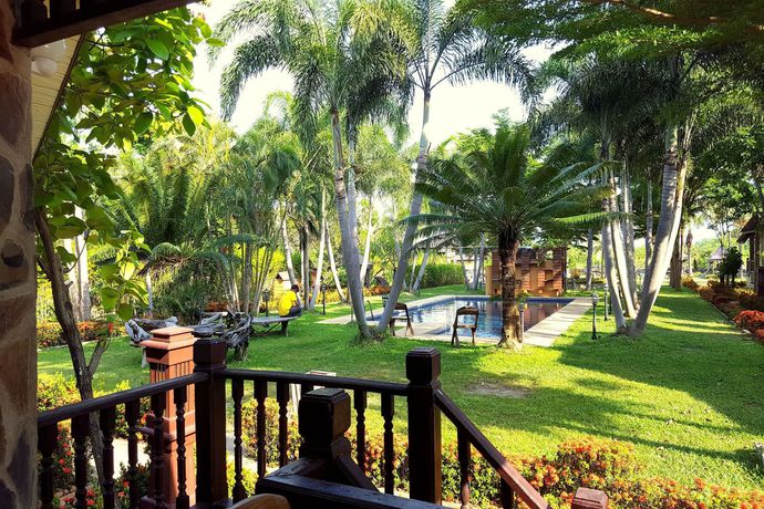 Imagen de la piscina del Hotel Prachuab Garden View Resort. Foto 13