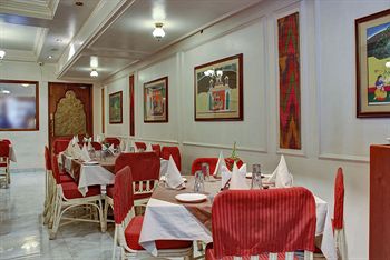 Imagen de la habitación del Hotel Pradeep. Foto 7