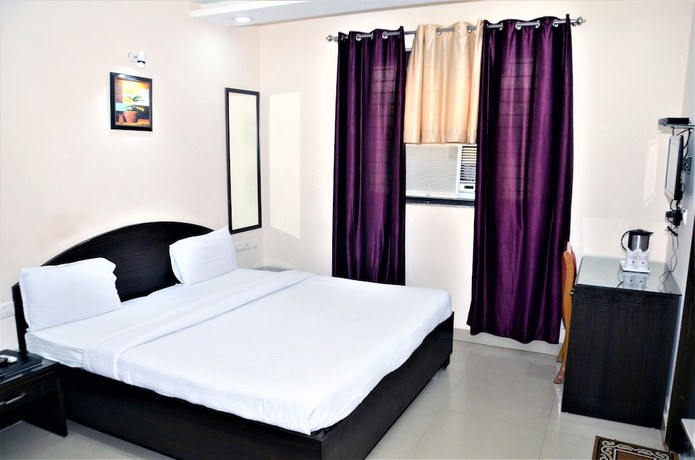 Imagen de la habitación del Hotel Pradeep Palace. Foto 4