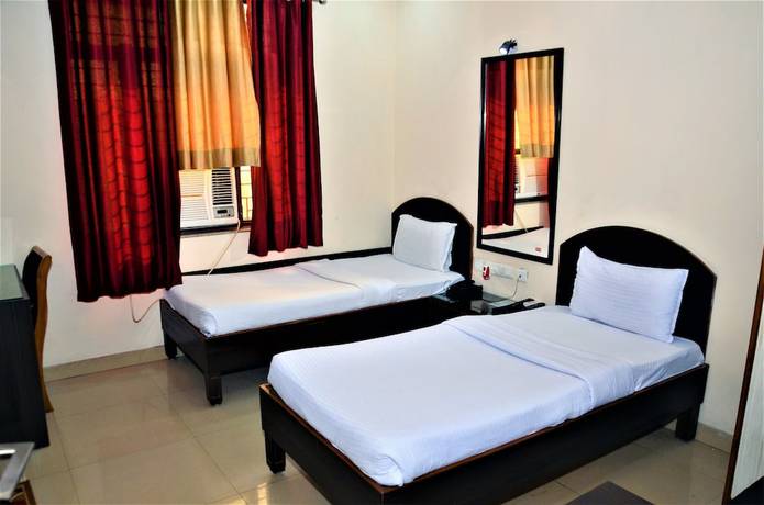 Imagen de la habitación del Hotel Pradeep Palace. Foto 6