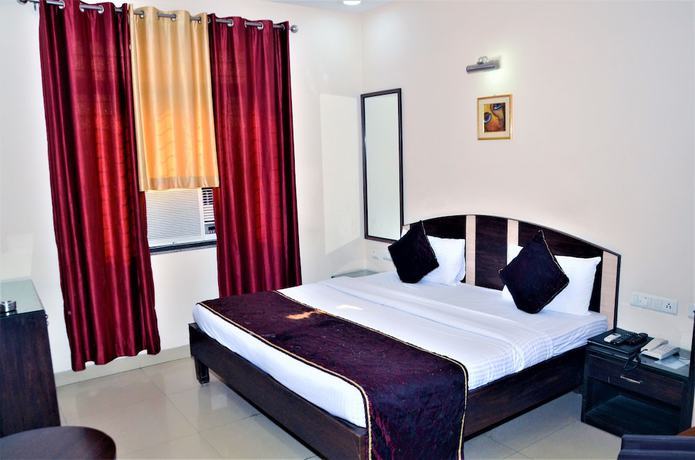 Imagen de la habitación del Hotel Pradeep Palace. Foto 7