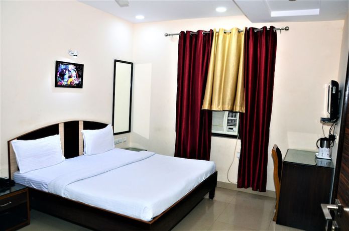 Imagen de la habitación del Hotel Pradeep Palace. Foto 8