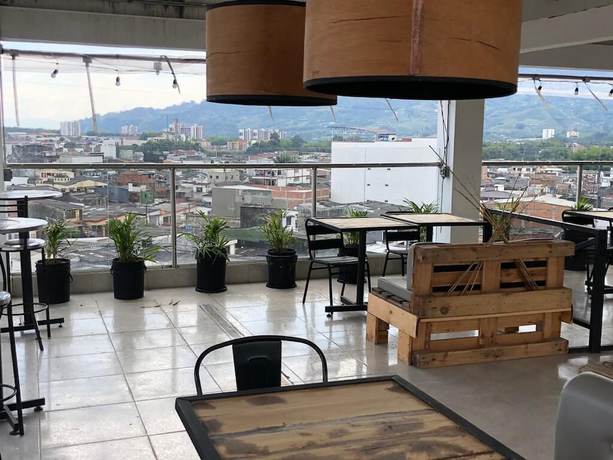 Imagen de los exteriores del Hotel Pradera Plaza. Foto 17