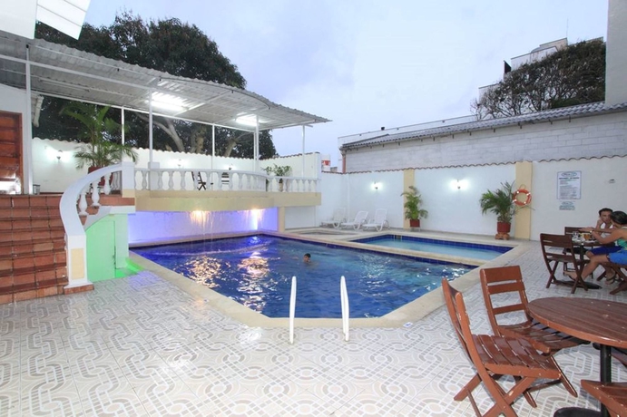 Imagen de la piscina del Hotel Prado 72. Foto 15