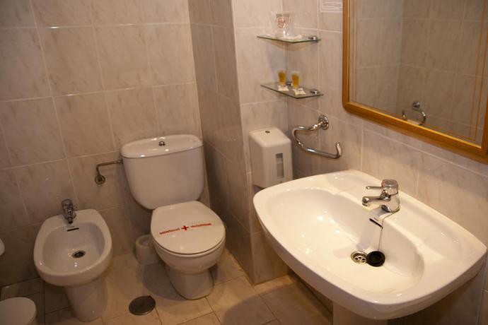 Imagen de la habitación del Hotel Prado Real. Foto 12