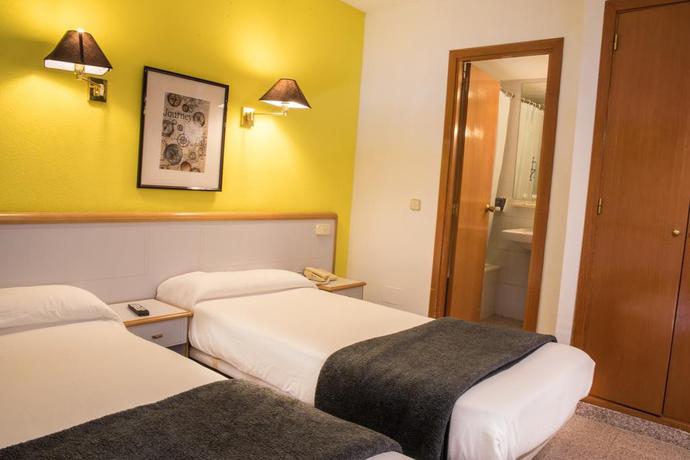 Imagen de la habitación del Hotel Prado Real. Foto 13