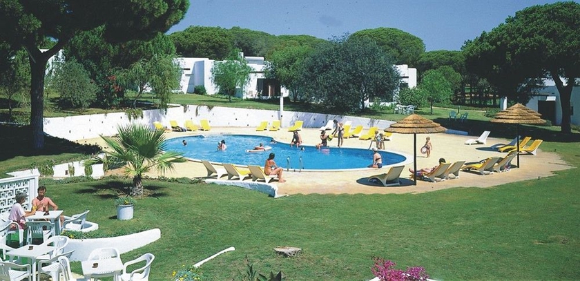 Imagen de la piscina del Hotel Prado Villas. Foto 10