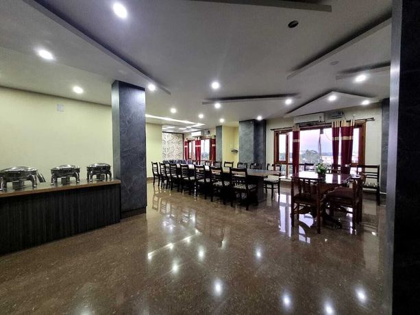 Imagen del bar/restaurante del Hotel Pradyut. Foto 4