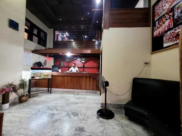 Imagen de los interiores del Hotel Pradyut. Foto 11