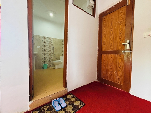 Imagen de la habitación del Hotel Prafull. Foto 12